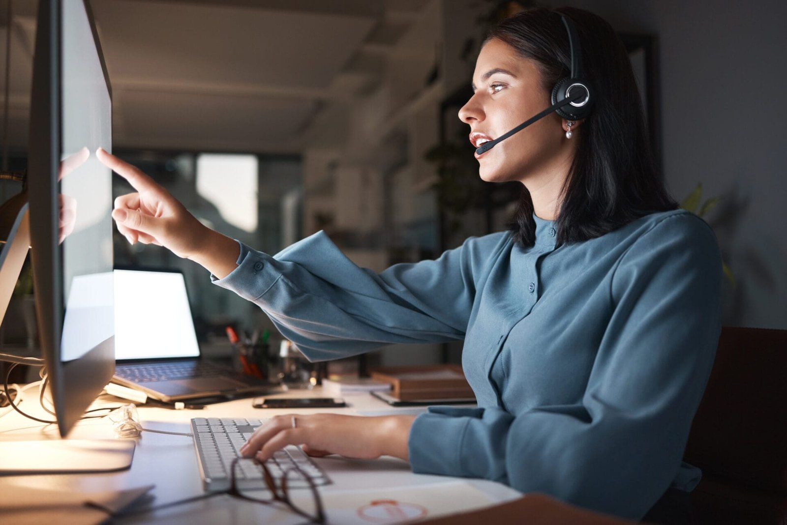 Virtual Assistants training and public speaking by Workplace Insights coach Adrie van der Luijt.